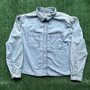 Levi’s Women’s Light Wash Denim Button-Up Shirt Womens Medium